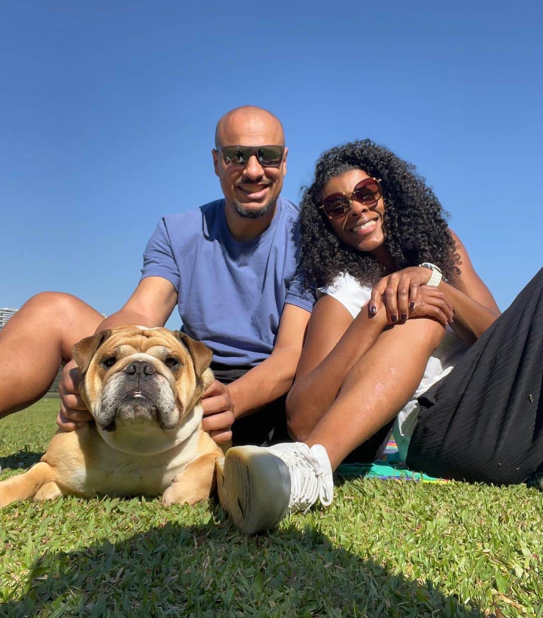 フェルナンダ・ロドリゲスのインスタグラム：「Nossa foto oficial 🧡  Coração apertou de saudade da nossa Kiba 😢」