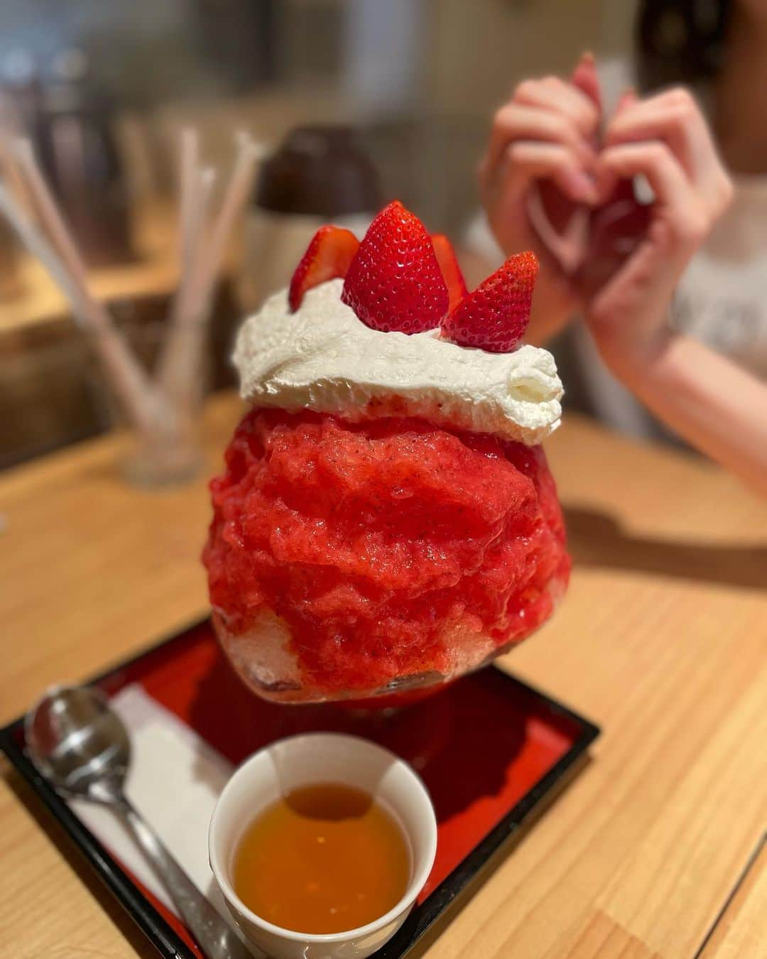 濱田よりかさんのインスタグラム写真 - (濱田よりかInstagram)「ひみつ堂🍧❤️ . . . マスカルポーネのいちごみるく 美味しかった♡ みんなでいちご味😂🍓 . . . . . #ひみつ堂  #かき氷  #マスカルいちみ」6月9日 0時36分 - yorika_hamada