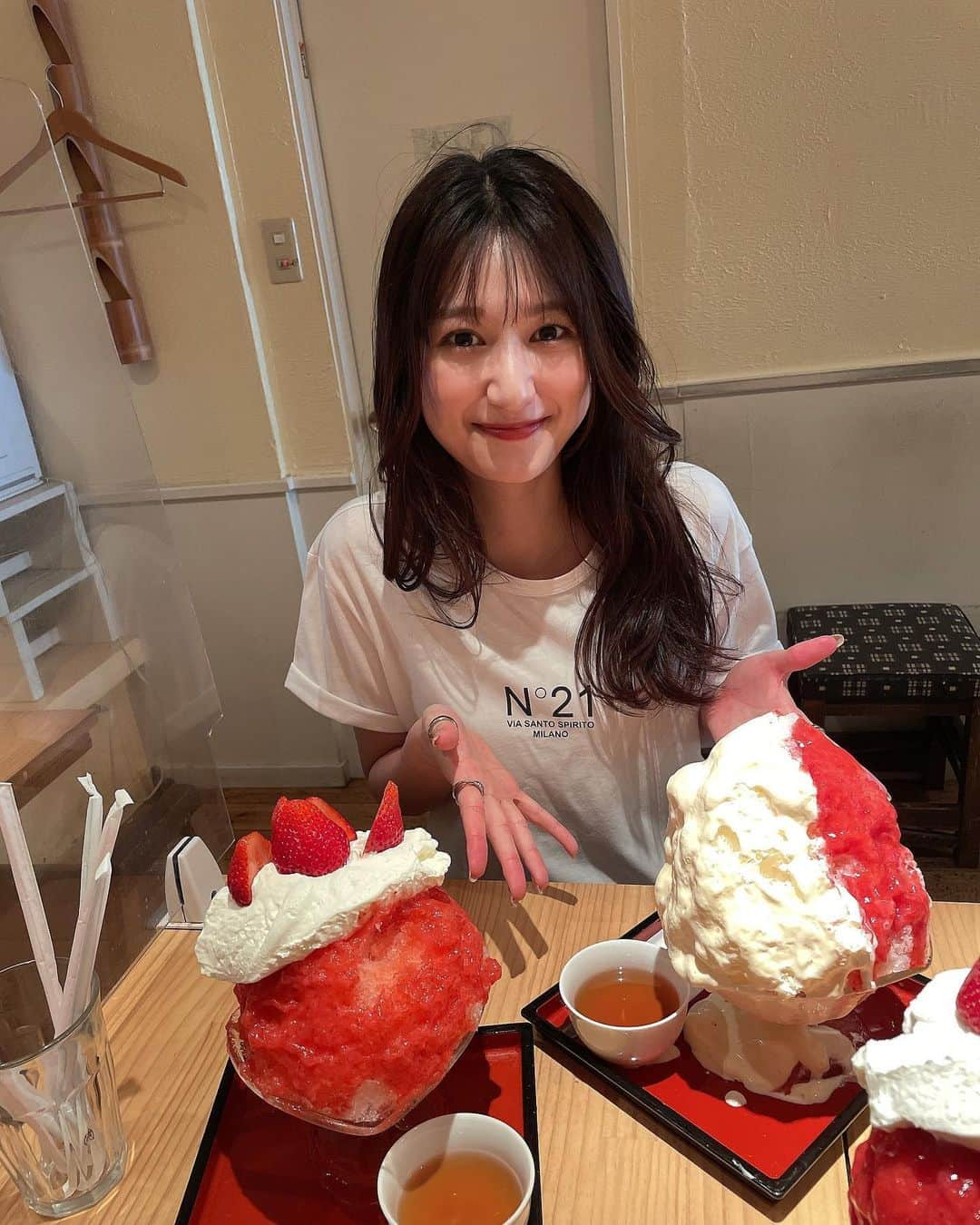 濱田よりかさんのインスタグラム写真 - (濱田よりかInstagram)「ひみつ堂🍧❤️ . . . マスカルポーネのいちごみるく 美味しかった♡ みんなでいちご味😂🍓 . . . . . #ひみつ堂  #かき氷  #マスカルいちみ」6月9日 0時36分 - yorika_hamada