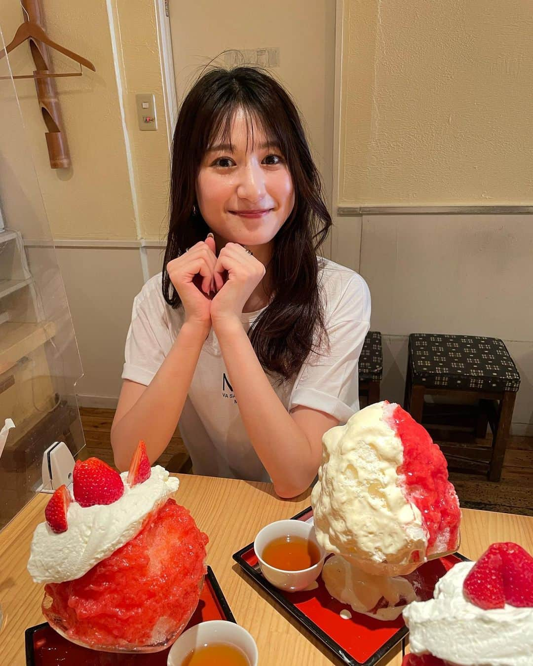 濱田よりかさんのインスタグラム写真 - (濱田よりかInstagram)「ひみつ堂🍧❤️ . . . マスカルポーネのいちごみるく 美味しかった♡ みんなでいちご味😂🍓 . . . . . #ひみつ堂  #かき氷  #マスカルいちみ」6月9日 0時36分 - yorika_hamada