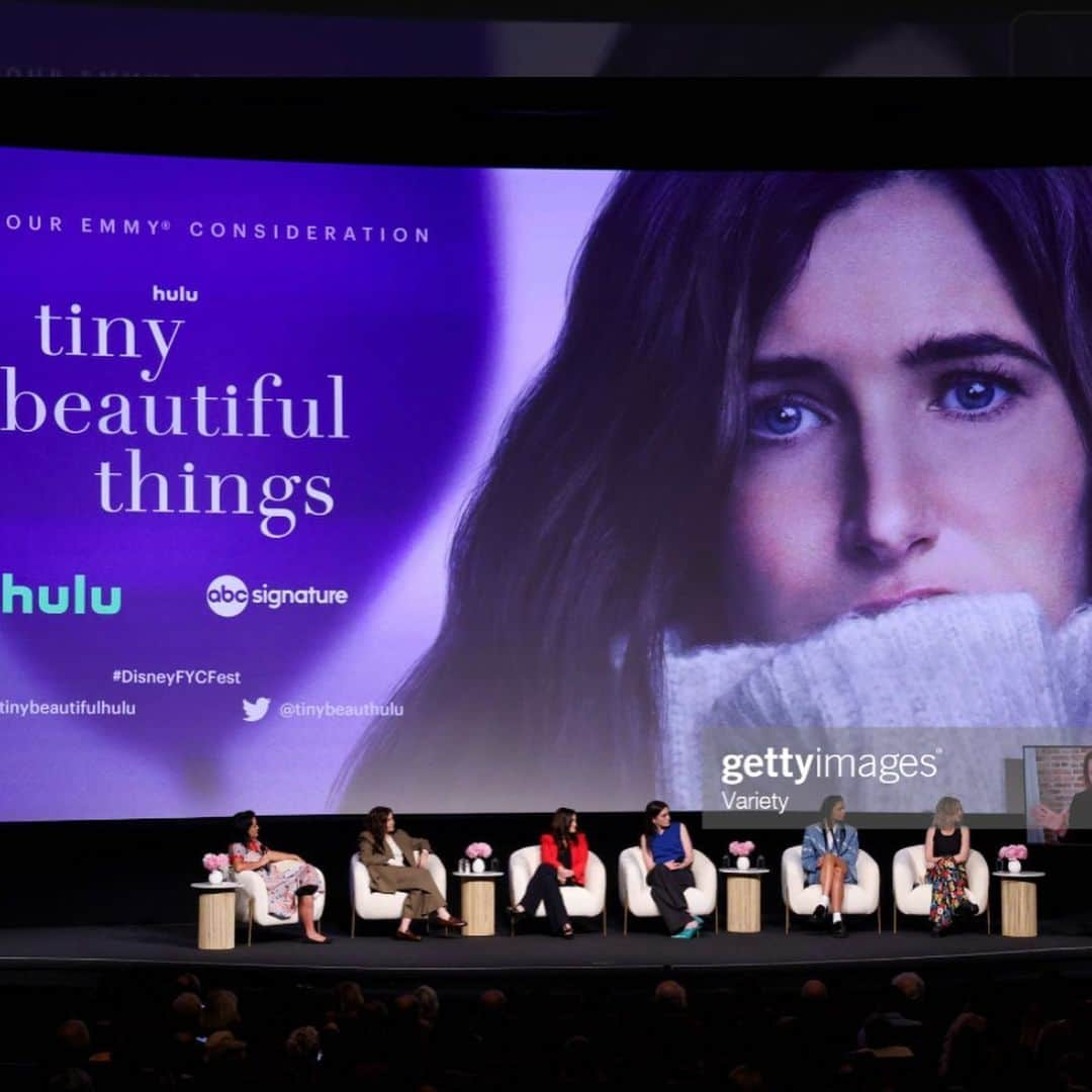 イングリッド・マイケルソンさんのインスタグラム写真 - (イングリッド・マイケルソンInstagram)「about last night…..at the @tinybeautifulhulu emmy fyc event. 1-my face 2-my face and body on the carpet 3- some really great faces and bodies on the carpet 4-our panel 5-me yelling how good kathryn hahn is at kathryn hahn」6月9日 0時53分 - ingridmichaelson