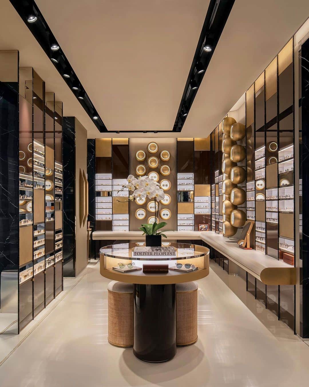 オリバーピープルズのインスタグラム：「Oliver Peoples is proud to announce the opening of our first boutique in Mainland China at Jin’An Kerry Center in Shanghai. Modern yet grounded in vintage design, OP Shanghai connects the Oliver Peoples aesthetic perfectly to the city itself. Head to our stories to learn more.」