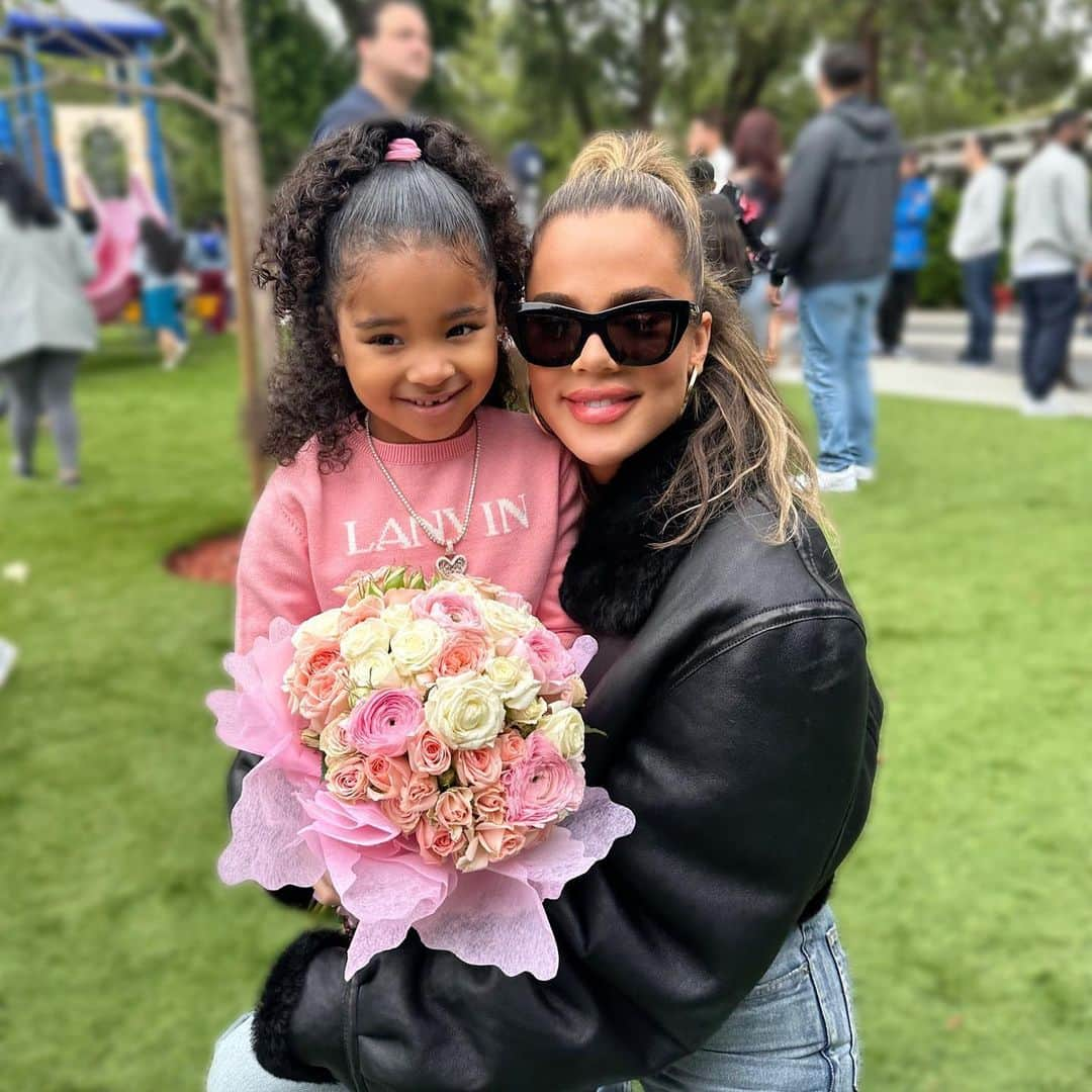 クロエ・カーダシアンさんのインスタグラム写真 - (クロエ・カーダシアンInstagram)「Yesterday was a big day! My sweet angel girl graduated from pre-K. No! Im not ok ❤️‍🩹」6月9日 1時08分 - khloekardashian