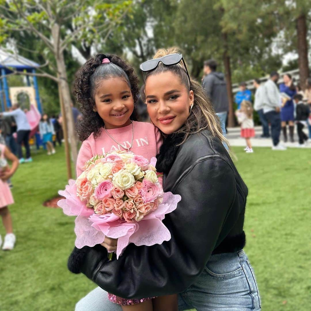 クロエ・カーダシアンさんのインスタグラム写真 - (クロエ・カーダシアンInstagram)「Yesterday was a big day! My sweet angel girl graduated from pre-K. No! Im not ok ❤️‍🩹」6月9日 1時08分 - khloekardashian