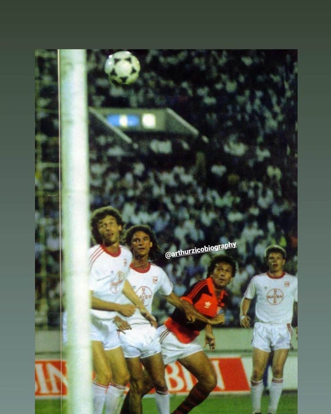 ジーコさんのインスタグラム写真 - (ジーコInstagram)「Um TBT inesquecível. Há 35 anos atras, em 1988 fomos Campeões da Copa Kirim, no Japão, vencendo o Bayer Leverkusen na época o Campeão da UEFA, na final por 1x0 e tive a felicidade de fazer o gol de cabeça. Vencemos a Seleção do Japão por 3x1, empatamos de 1x1 com o Bayer Leverkusen e empatamos de 1x1 com a Seleção da China. Ali tava começando o namoro com os japoneses.」6月9日 1時12分 - zico
