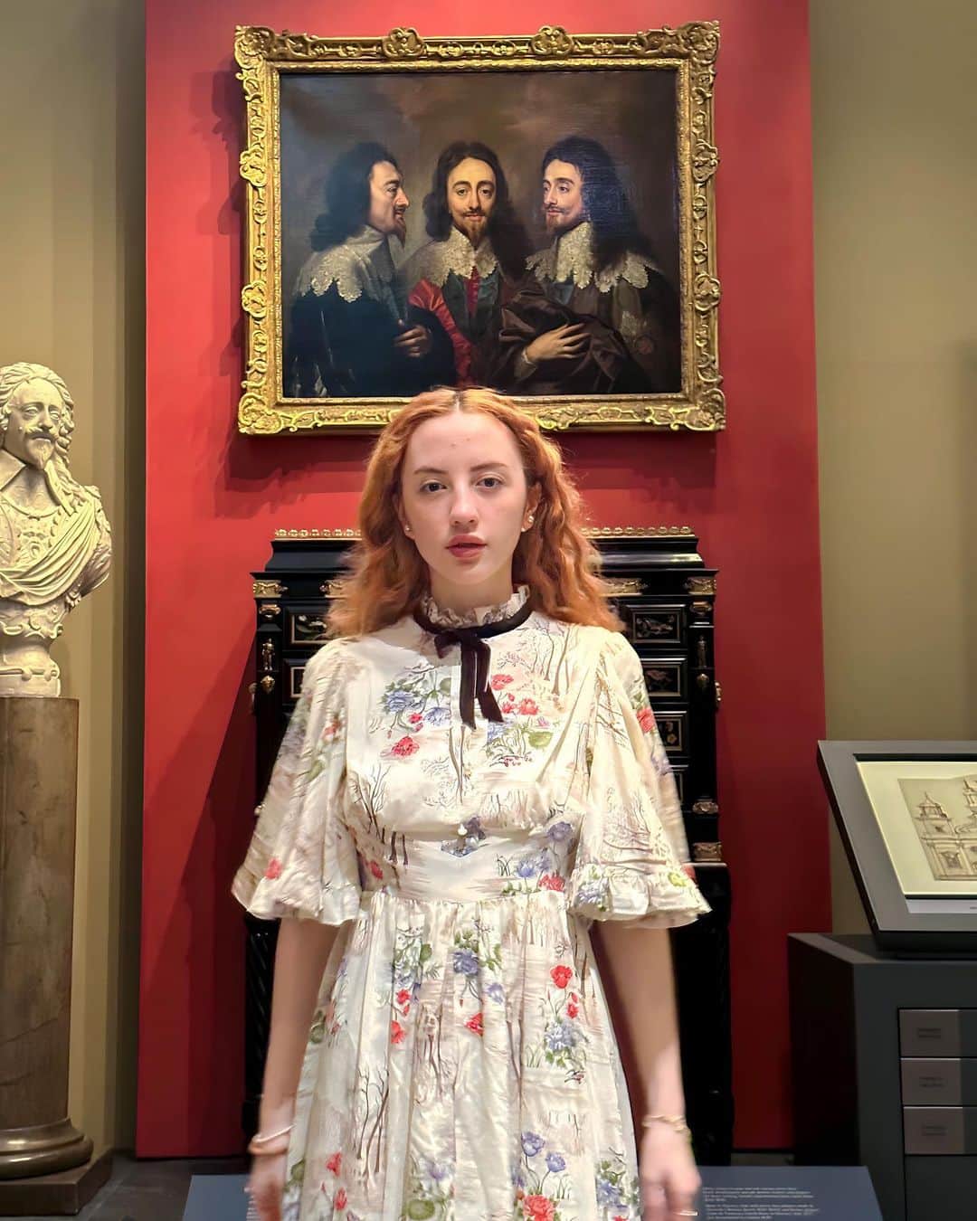 ベッキー・クルーエルのインスタグラム：「The famous Charles I in Three Positions painting by Van Dyck is in private halls at Windsor Castle. But I was able to visit this stunning copy held in the @vamuseum 🇬🇧 this painting is one of many copies that were made of Anthony Van Dyck's original.   It is later in date than most of the others. It is possible that it was commissioned by a supporter of the Stuart Royal Family in the mid-18th century. It may have been used as a kind of icon by opponents of the Hanoverian dynasty 🔎  #anthonyvandyck #17thcenturyart #arthistory #historyofart #charlesi #kingcharlesi #charlesiinthreepositions #bernini #royalcollectiontrust #1600sart #windsorcastle #vamuseum #vanda #charlesthefirst」