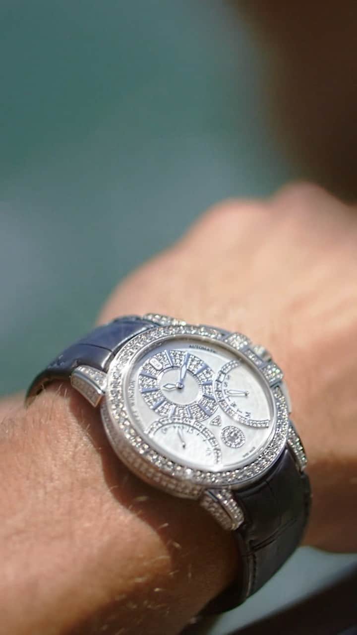 ハリー・ウィンストンのインスタグラム：「Like sparkling ocean waters on a warm summer’s day, a pair of Ocean Biretrograde timepieces gleam with the brilliance of rare precious gemstones. Get into an ocean state of mind with these exquisite designs—link in bio. #HarryWinston #HWOcean」