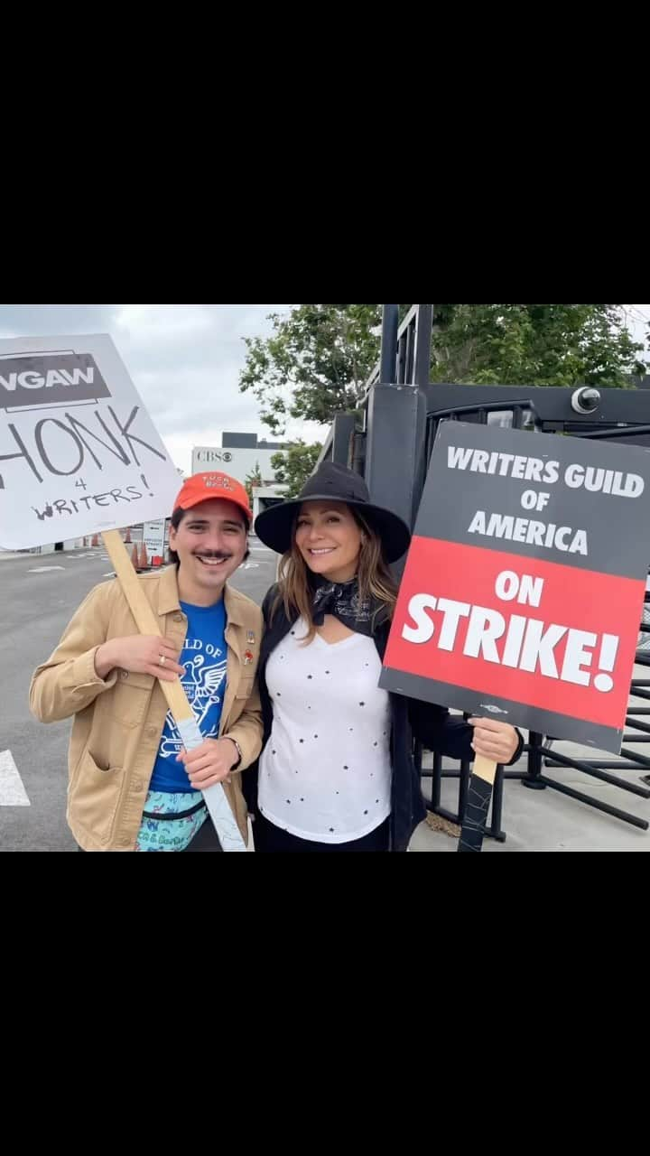 コンスタンス・マリーのインスタグラム：「Scenes from the picket line yesterday. ✨💪🏽✨ My @undoneonprime creators/writers & cast out in full force at #CBS! Showing our solidarity, and making some noise!  In the era of new media, A.I. and streaming services contracts need to be renegotiated! The contracts are based on antiquated business models! Writing a move or show can take more than a year, getting it made can take even longer, and how does one live from project to project? Residuals, and fair pay! No one can make a living & sustain with outdated contracts! It’s not about being rich it’s about renegotiating & putting protections in place to make sure that writers/creators can make a living & sustain a career. And thus protecting struggling writers, up-and-coming writers!  We are there in solidarity!  But we also know that what the writers are fighting for, will ultimately affect actors as well!  We know we are  #StongerTogether #WritersStrike  #Solidarity #Actor #ActorsLife #FairIsFair #PayAFairWage #Union @wgastrikeunite @wgaeast @wgawest @sagaftrafound #Thursday #thursdaymotivation」