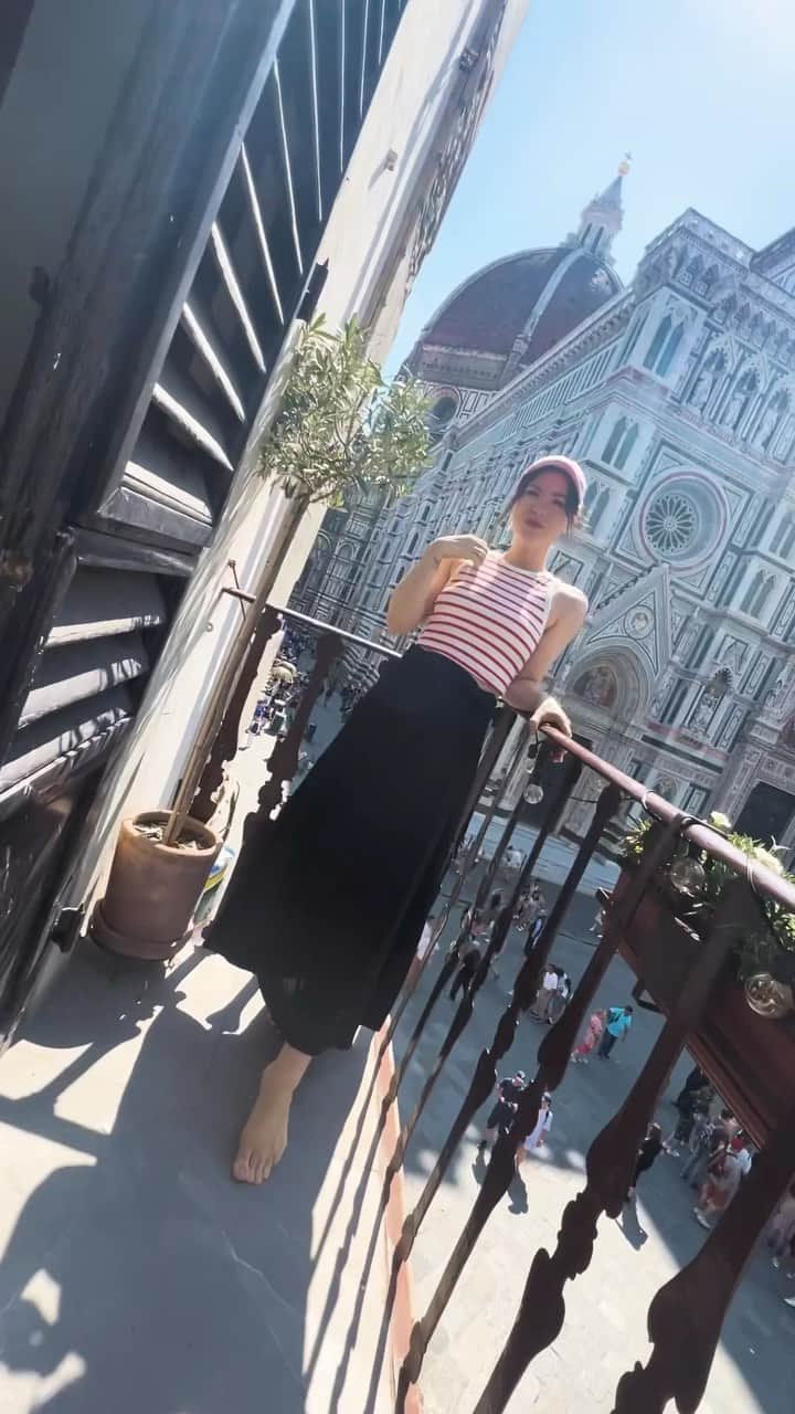 ベティ・オウティエのインスタグラム：「La plus belle vue de Florence est ici ( et je ne parle pas de moi 😂) 🤌🏼🇮🇹」