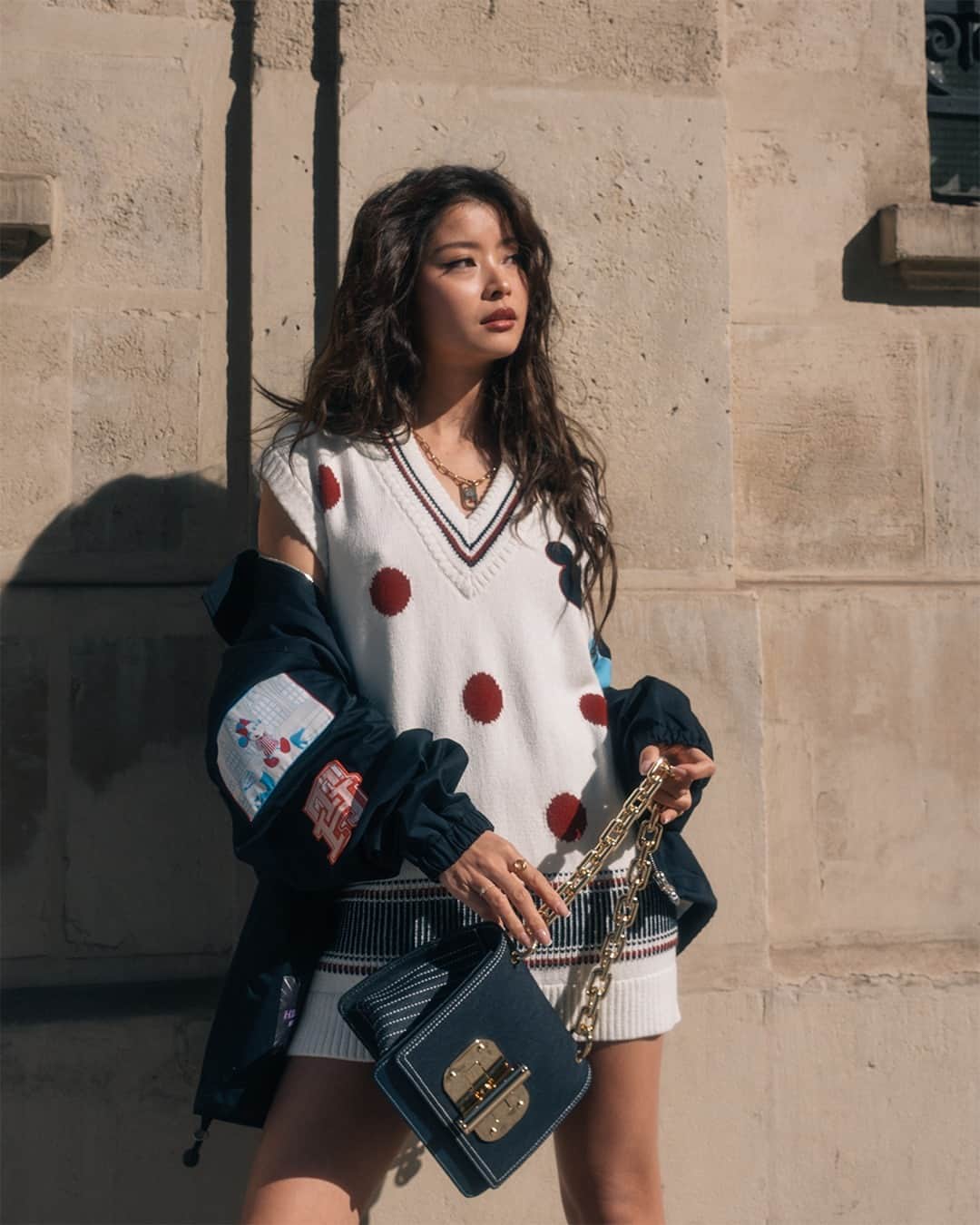 Tommy Hilfigerさんのインスタグラム写真 - (Tommy HilfigerInstagram)「See classics through a playful lens with @caroline_hu and her #DisneyXTommy. #Disney @DisneyStyle #DisneyStyle #MickeyFriendsStayTrue」6月9日 2時00分 - tommyhilfiger