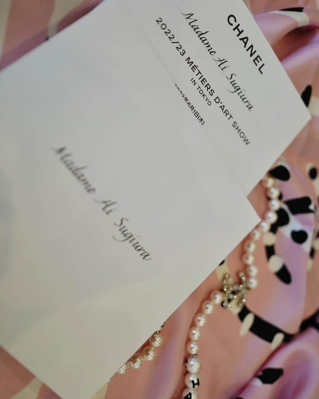 杉浦亜衣のインスタグラム：「. CHANEL @chanelofficial  2022/23 MÉTIERS D'ART SHOW IN TOKYO🖤🤍 夜はafter partyへ🥂  #CHANELMetiersdArt #CHANELinTokyo #chanelshow」
