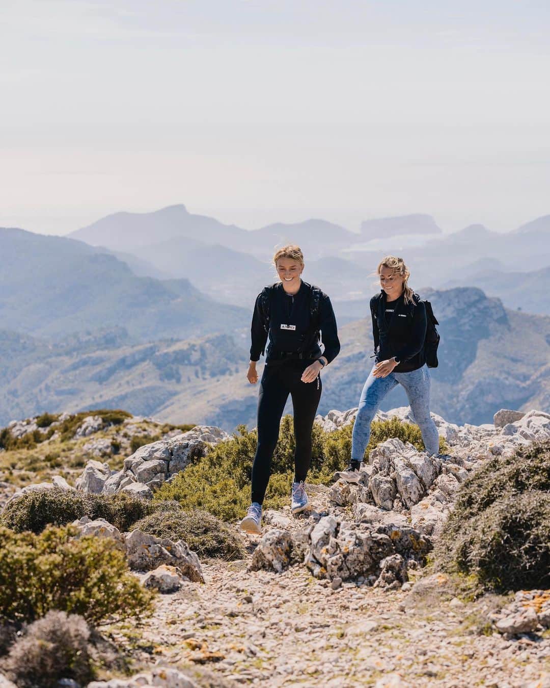 Zanna Van Dijkさんのインスタグラム写真 - (Zanna Van DijkInstagram)「ad Why do you hike? 🍃  Originally I fell in love with the physical and mental challenge of a tough hike, as well as the restorative feeling which comes from being outdoors. But as time has gone on I’ve realised that hiking doesn’t just provide a connection to nature but to the people around me. I have the best conversations on the trails, and often find that the highlight of my day isn’t reaching the summit - but sharing the journey there with someone 🫶🏼   Which is why I LOVE @adidasterrex’s message to get more women outdoors and connected through hiking! I’ve been wearing their WMN Mid Rain.Rdy hiking shoes and they’re the perfect balance of comfort, support and stability. Plus they’re super cute! Designed by women, for women, they’re ideal for weekend adventures ✨   Let me know in the comments - why do you hike? ♥️ #UnitedBySummits #ad #createdwithadidas #adidasTERREX」6月9日 2時07分 - zannavandijk