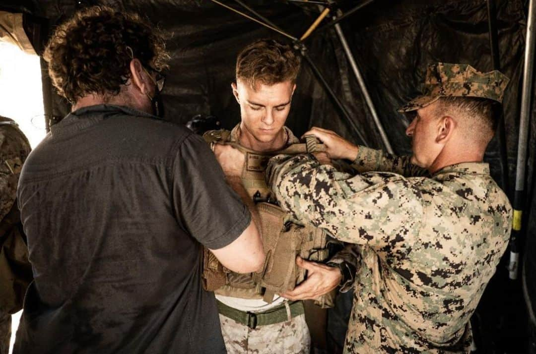 アメリカ海兵隊さんのインスタグラム写真 - (アメリカ海兵隊Instagram)「In coordination with @usmc.entertainment, U.S. Marines aboard Camp Pendleton recently had the opportunity to work alongside actors in the Infantry Immersion Trainer (IIT) and assist with the production of the upcoming movie Mending the Line.  The IIT is a Non-Live Fire MOUT (Military Operations in Urban Terrain) training complex consisting of both indoor and outdoor facilities, which allows units up to the platoon size to conduct foot and motorized patrols throughout the training complex.   The Marine Corps Entertainment Liasion Office, based in Los Angeles, provides production assistance and coordination on films featuring the United States Marine Corps.  📷 (Photos courtesy of Joshua Caldwell, Meydenbauer Entertainment)  #marines #marinecorps #usmc」6月9日 2時35分 - marines