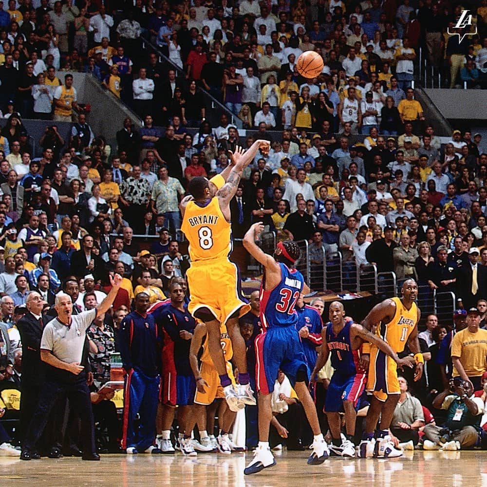 Los Angeles Lakersさんのインスタグラム写真 - (Los Angeles LakersInstagram)「’04 KOBE BEATS THE BUZZER  On this day in 2004, Kobe’s game-tying shot at the buzzer propelled the team to an overtime win over the Pistons in Game Two of the Finals.」6月9日 2時42分 - lakers