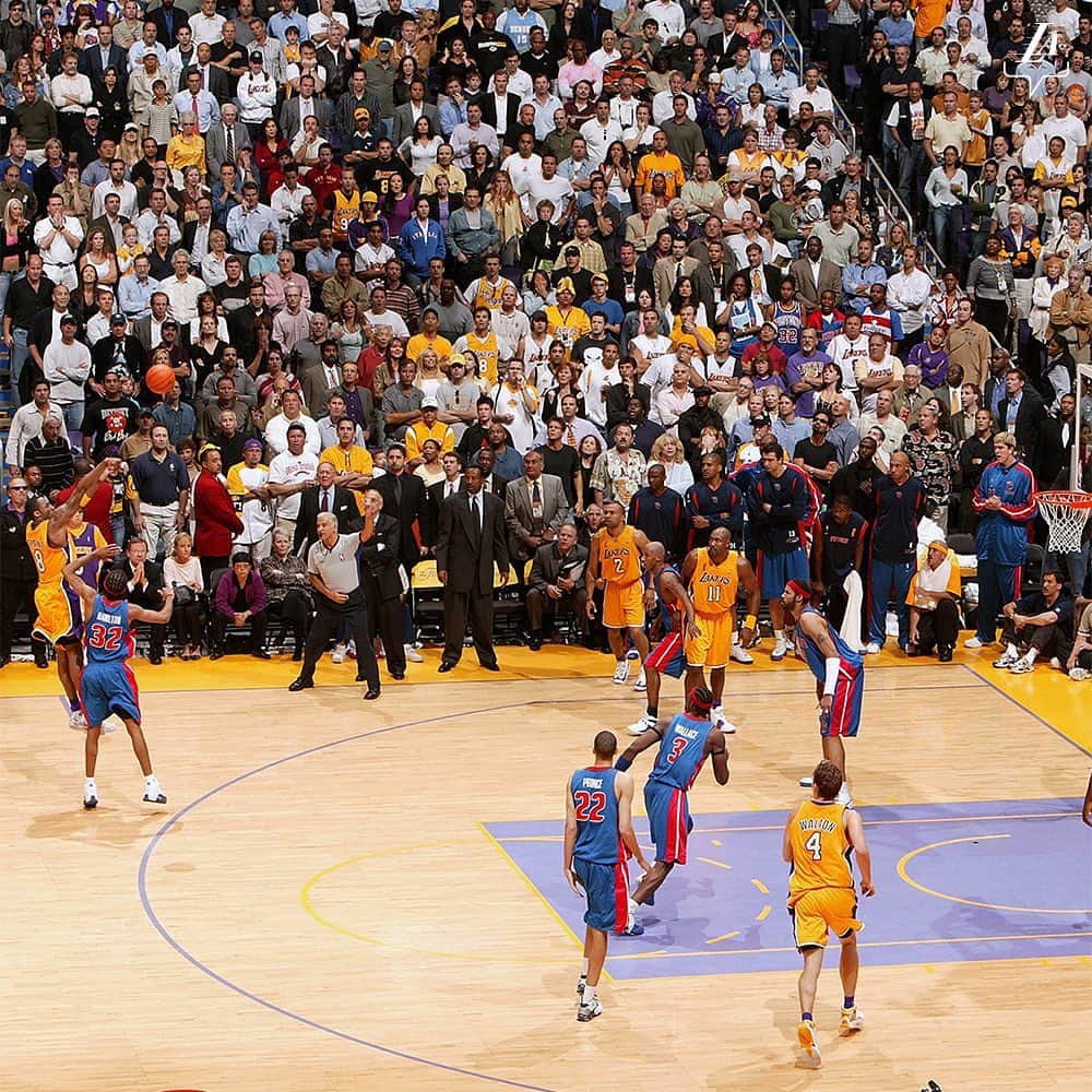 Los Angeles Lakersさんのインスタグラム写真 - (Los Angeles LakersInstagram)「’04 KOBE BEATS THE BUZZER  On this day in 2004, Kobe’s game-tying shot at the buzzer propelled the team to an overtime win over the Pistons in Game Two of the Finals.」6月9日 2時42分 - lakers