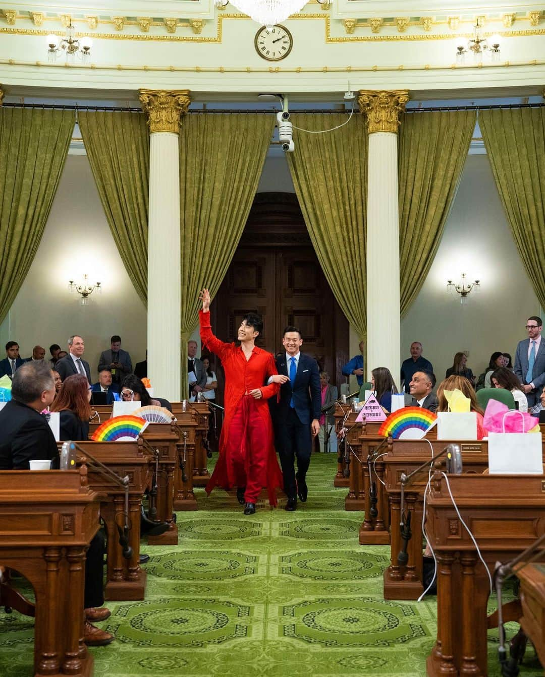 ユージン・リー・ヤンのインスタグラム：「I’m overjoyed to have been honored by the @calgbt Caucus at the CA State Legislature for Pride alongside some incredible LGBTQ+ leaders. 🥹 Thank you to @aimhighgetlow for nominating me and for introducing #ACA5 alongside @scott_wiener to enshrine marriage equality protections in the state constitution. 👏  This humbling recognition is dedicated to all of y’all - my queer family and allies - who have supported me. I’ll continue to fight for the rights of our beautiful, vibrant community while being unapologetically gay. 🏳️‍🌈✊🏳️‍⚧️  Styling by @colinmanderson  Looks by @queerawang  Jewelry by @christinebukkehave  Bag by @luxedujour Shoes by @alessandrovasiniofficial」