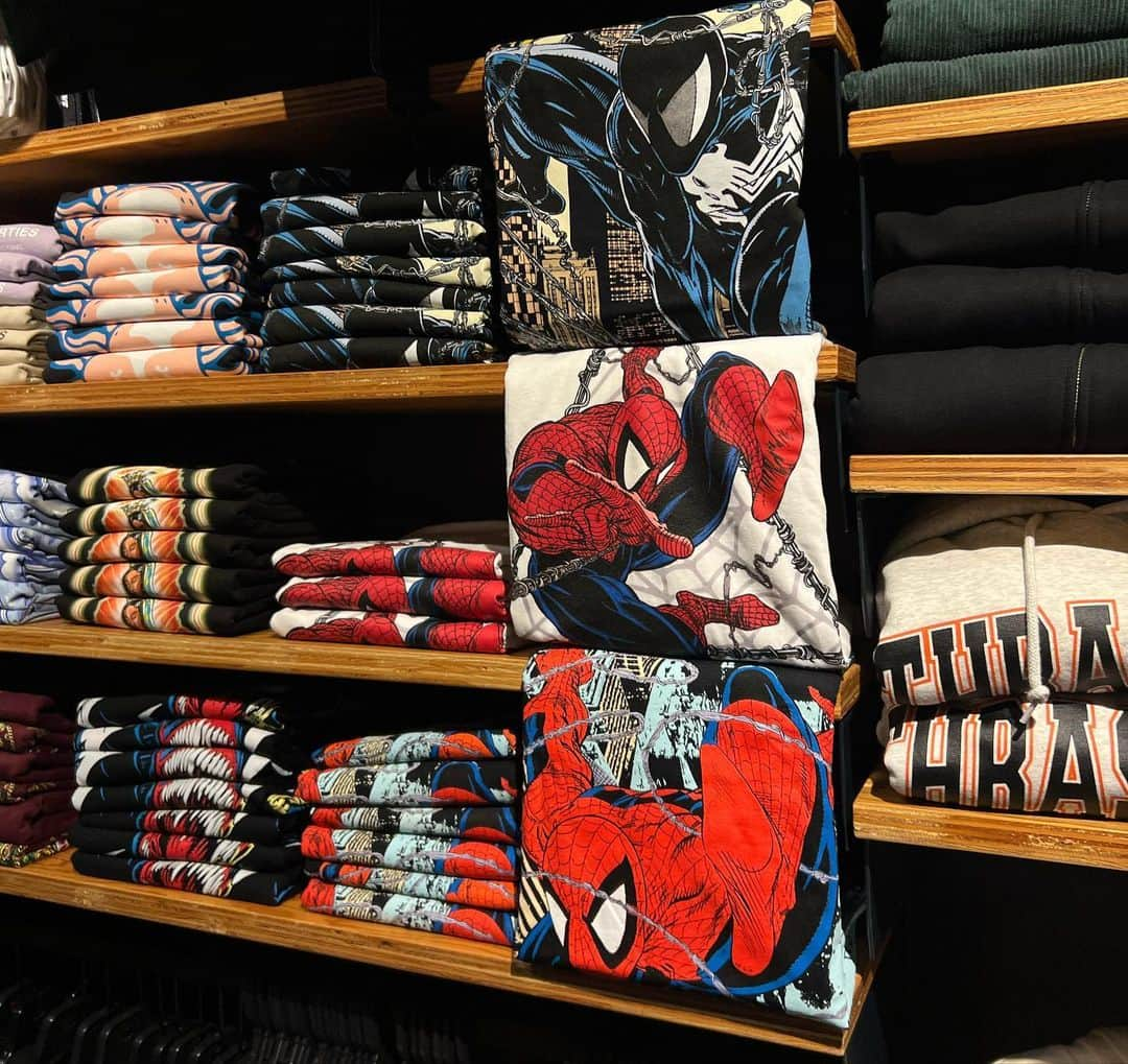 zumiezさんのインスタグラム写真 - (zumiezInstagram)「Either in store or on the web (pun very much intended) we’re stacked with multiple styles and colors of Spiderman tees you’ll definitely need if you wanna look cool while seeing the new movie 🕷️🕷️🕷️🕷️🕸️🕸️🕸️」6月9日 3時04分 - zumiez