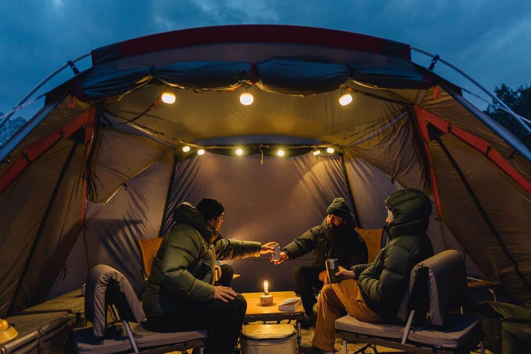 Snow Peak USAさんのインスタグラム写真 - (Snow Peak USAInstagram)「Proper lighting ensures your campsite is safe and accessible in the nighttime hours – but the best lighting creates a cozy and welcoming space. Shop an assortment of luminous lanterns, lights and accessories.   #snowpeakusa #noasobi #campinggear #camping」6月9日 3時46分 - snowpeakusa
