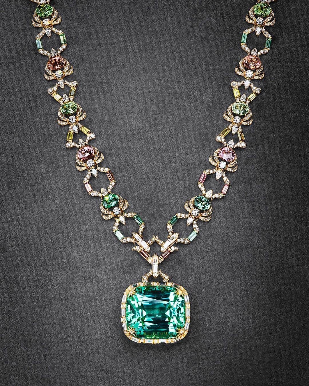 グッチのインスタグラム：「The new Gucci Allegoria High Jewelry collection casts a light on an array of precious stones that capture the ever-changing beauty of the seasons.  #GucciHighJewelry」