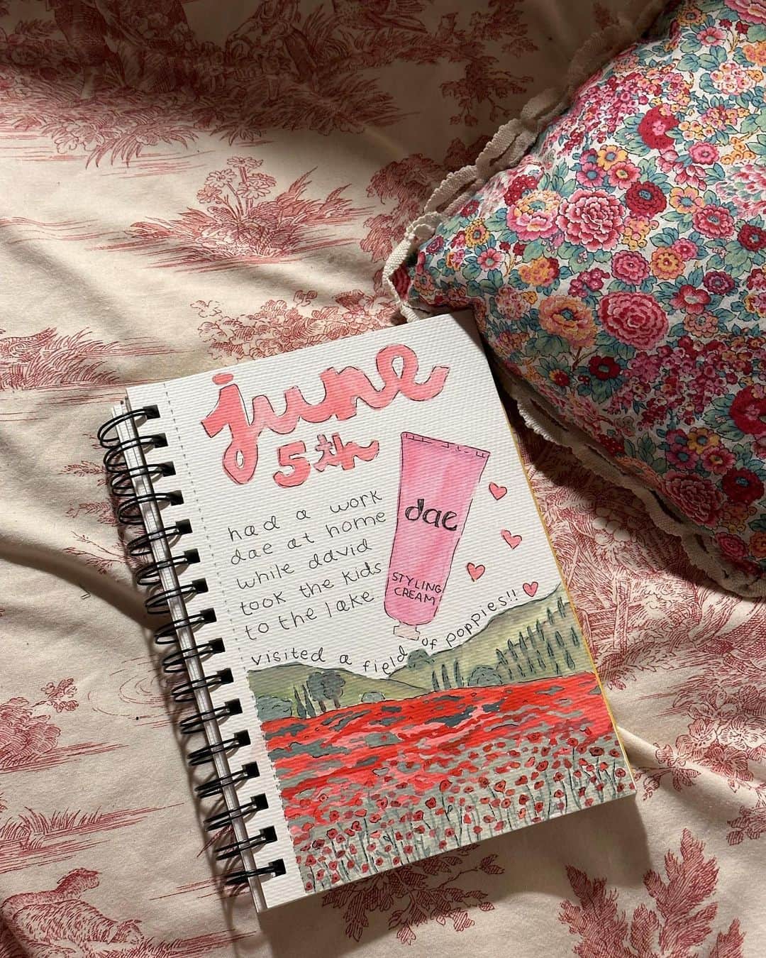Amber Fillerup Clarkさんのインスタグラム写真 - (Amber Fillerup ClarkInstagram)「Journaling + doodling + trying out watercolors 🫶🏼 I love new hobbies!!!!!! I have seen @mikellekennedy’s mom travel all around with these art journals and it inspired me sooo much so I decided to start doing it myself! Going to add a scrapbook element as well when I get home and print all the pics and add them to the empty back page next to each. It’s been so much fun especially doing it with the kids!」6月9日 4時00分 - amberfillerup