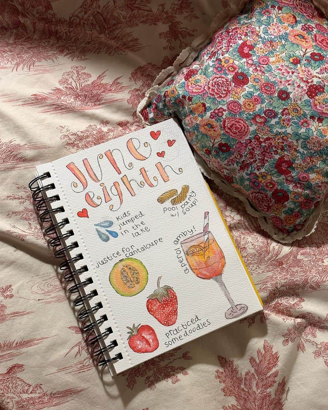 Amber Fillerup Clarkさんのインスタグラム写真 - (Amber Fillerup ClarkInstagram)「Journaling + doodling + trying out watercolors 🫶🏼 I love new hobbies!!!!!! I have seen @mikellekennedy’s mom travel all around with these art journals and it inspired me sooo much so I decided to start doing it myself! Going to add a scrapbook element as well when I get home and print all the pics and add them to the empty back page next to each. It’s been so much fun especially doing it with the kids!」6月9日 4時00分 - amberfillerup