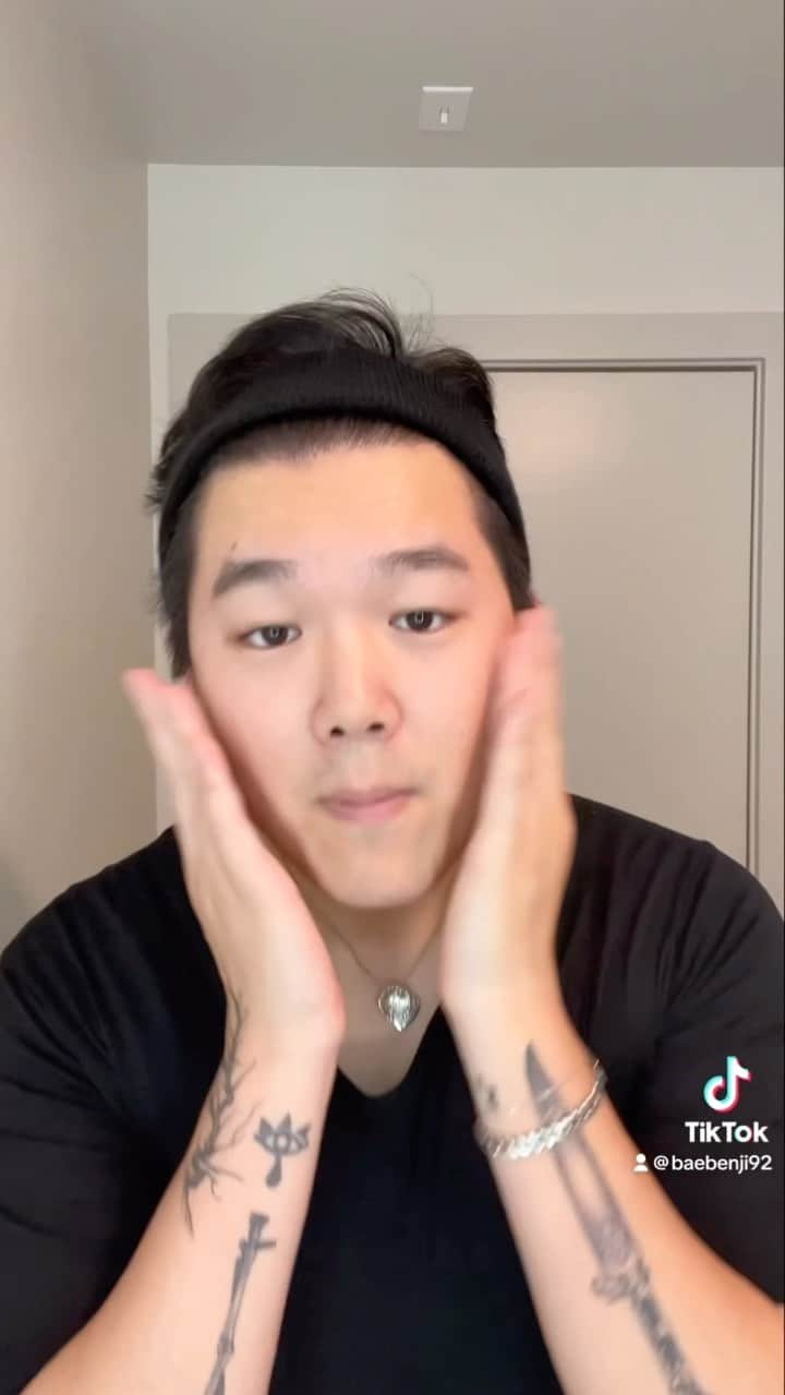 ベンジのインスタグラム：「New Track coming out called ‘7 Days’ so here’s my 7 step korean skincare routine.  Don’t skip cause the last one’s a doozy 😮‍💨 also I’m on Tiktok if you wanted to go check it out   #fyp #wrongplatform #skincare #korean #한라산 #7days」