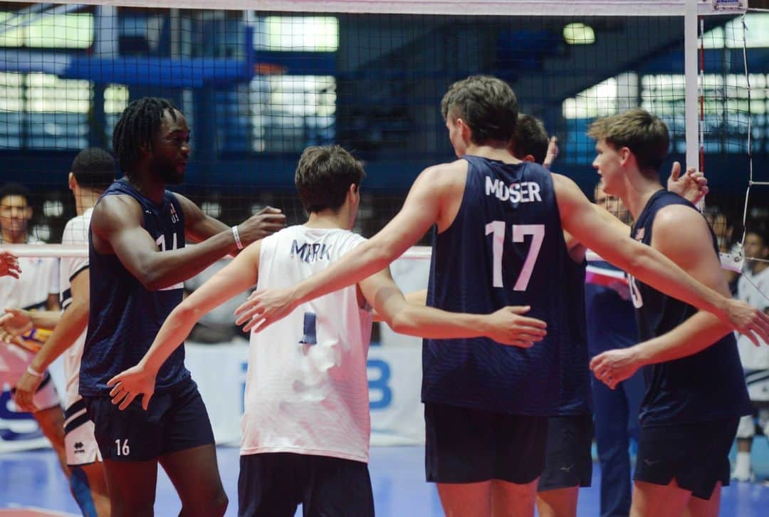 USA Volleyballさんのインスタグラム写真 - (USA VolleyballInstagram)「Pushing through! 💪   It may have started a little dicey, but the U.S. Men's U21 National Team found its footing to defeat Dominican Republic in 4️⃣ sets in the Pan Am Cup today. Trent Moser led the team with 20 points on 16 kills and four aces. The men play 🇨🇦 Friday at 1 pm PT in the semis.  Story/stats/quotes: 🔗 in bio」6月9日 9時38分 - usavolleyball