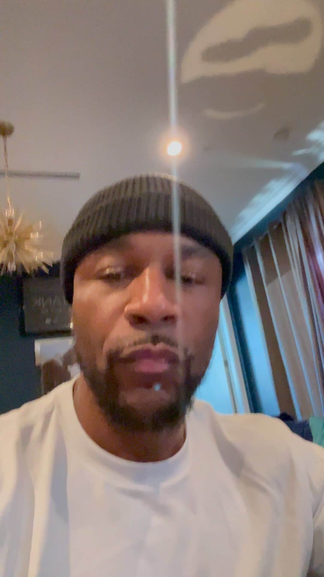 タンクのインスタグラム：「Don’t make me do this!! I’m not just smoke! I’m the fire that creates it!! I learned from the best! I am well studied and well gifted! I AM THE BEST! R&B MONEY!!  #rnbinterludechallenge Tag your favorite artist and see if they want this action..😎」
