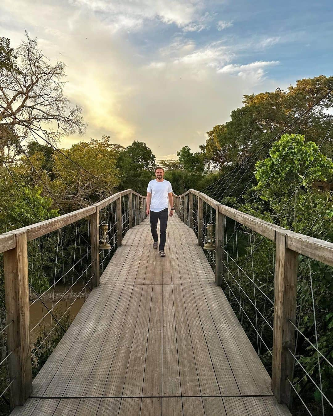 マルセル・シュメルツァーのインスタグラム：「What an unforgettable trip to this beautiful country. 🇰🇪  A huge thank you to the whole team of @jwmasaimara for the hospitality at this amazing lodge and the safari game drives. Thanks for organizing and recommending @ecmlifestyle   #safari #kenya #bigfive」