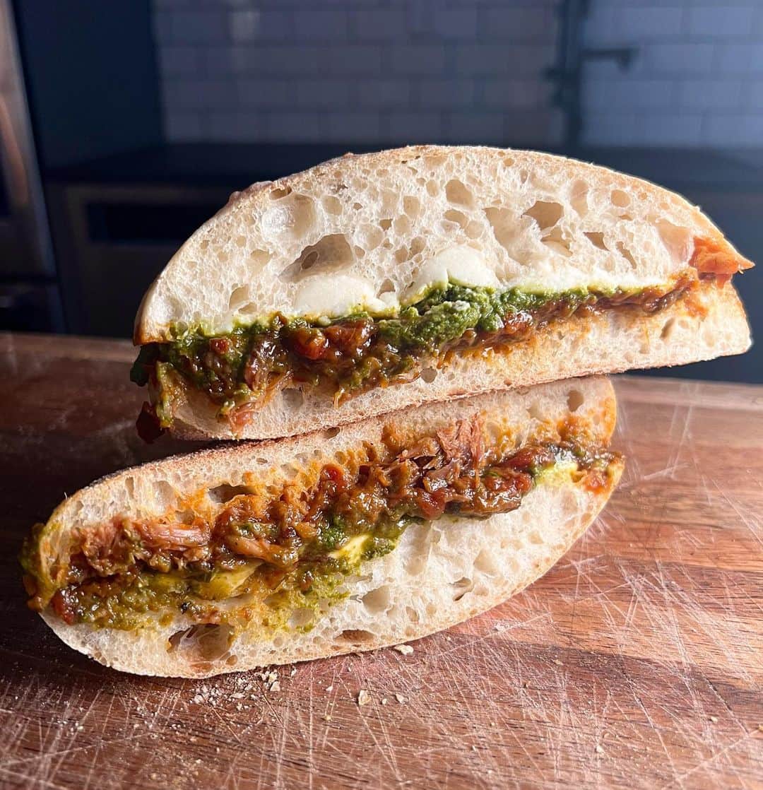 DOMINIQUE ANSEL BAKERYさんのインスタグラム写真 - (DOMINIQUE ANSEL BAKERYInstagram)「SURPRISE, NYC! Next weekend, I’m teaming up with my dear friend @stefano_secchi and @rezdoranyc on this epic sandwich for Father’s Day weekend (FRI 6/16-SUN 6/18) here at @dominiqueanselworkshop in Flatiron. We’re calling it: My Dad, The Hero - a 5-hour slow-braised oxtail sandwich (think: an Italian sloppy Joe, slow-cooked with confit tomato, garlic, bay leaf, and thyme), with creamy Parmesan fonduta and salsa verde, all served up on our homemade confit garlic rosemary ciabatta bread. To wash it all down, a Kiddo “Negroni” (non-alcoholic), with Lyre’s Italian orange, lemon and orange juice, rosemary, and club soda (though it’s highly debated if we should use Pellegrino🇮🇹 or Perrier 🇫🇷). 🤣 Stefano and I are both proud dads to 2 little ones, and we couldn’t be more excited to celebrate Father’s Day weekend and welcoming you to the Workshop. Available Fri 6/16-Sun 6/18, starting 8am until sold out. See you all here soon, and bring the kids!」6月9日 4時31分 - dominiqueansel