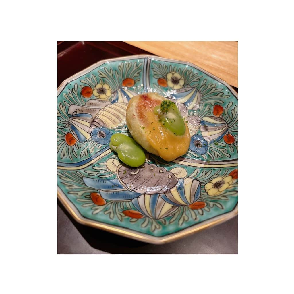 城華阿月さんのインスタグラム写真 - (城華阿月Instagram)「月火水だけのお店🥢 #銀座しらに田   #福岡 #西中洲 の#予約困難店  @nishinakasushiranita さんの御料理が #銀座 でいただけます✨ #シンプルイズベスト  素材の味をいかしてます🥢 #焼き胡麻豆腐 もトロントロン😋 〆の#鯛茶漬け も美味しいですが 白仁田さんのご実家の山椒を使った #ちりめん山椒 と#白米 も#絶品  合計🍚4杯食べてしまった🤣 もっと色んな御料理出して頂きましたが 撮る前にお腹に🥢 美味しい物は直ぐにお腹へ😋 #ごちそうさまでした  #大満足 #美味しいものは人を幸せにする  #口福 #🙏 #🥢   事前予約制です😌」6月9日 21時00分 - azuki__joka