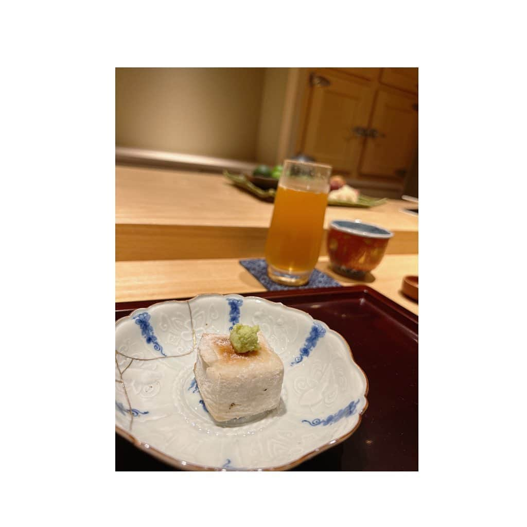 城華阿月さんのインスタグラム写真 - (城華阿月Instagram)「月火水だけのお店🥢 #銀座しらに田   #福岡 #西中洲 の#予約困難店  @nishinakasushiranita さんの御料理が #銀座 でいただけます✨ #シンプルイズベスト  素材の味をいかしてます🥢 #焼き胡麻豆腐 もトロントロン😋 〆の#鯛茶漬け も美味しいですが 白仁田さんのご実家の山椒を使った #ちりめん山椒 と#白米 も#絶品  合計🍚4杯食べてしまった🤣 もっと色んな御料理出して頂きましたが 撮る前にお腹に🥢 美味しい物は直ぐにお腹へ😋 #ごちそうさまでした  #大満足 #美味しいものは人を幸せにする  #口福 #🙏 #🥢   事前予約制です😌」6月9日 21時00分 - azuki__joka