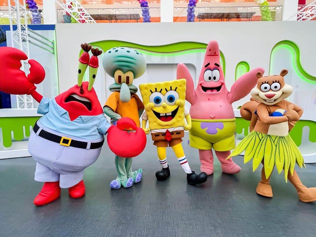 スポンジボブさんのインスタグラム写真 - (スポンジボブInstagram)「Celebrate National Best Friend’s Day at Nickelodeon Universe with your favorite Bikini Bottom Crew! 🎢」6月9日 4時45分 - spongebob