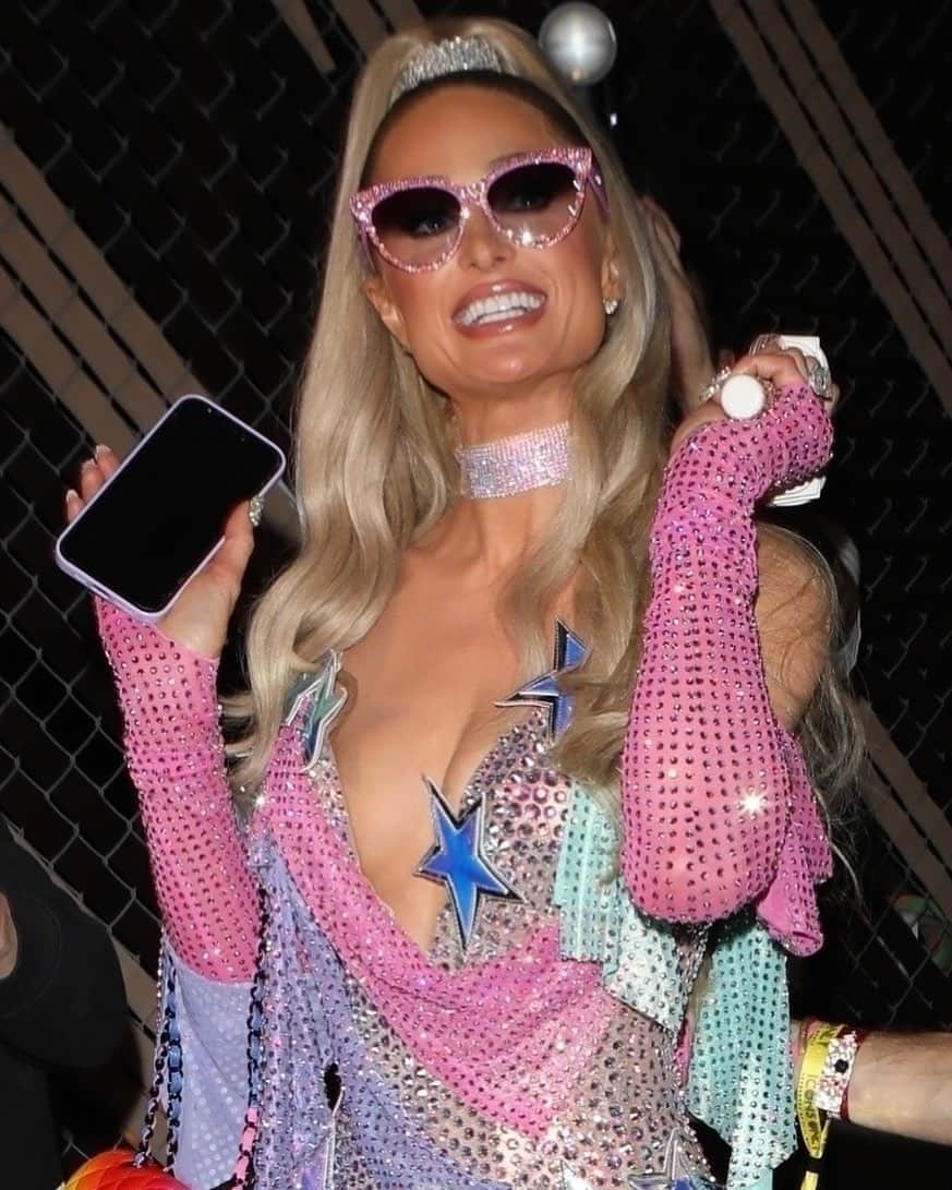Just Jaredさんのインスタグラム写真 - (Just JaredInstagram)「Paris Hilton celebrated Pride Month with her "Icons Only" show in L.A. and there were TONS of stars in attendance! Tap this photo in the LINK IN BIO to see all of the stars at Paris' show. #ParisHilton Photo: Backgrid」6月9日 4時54分 - justjared