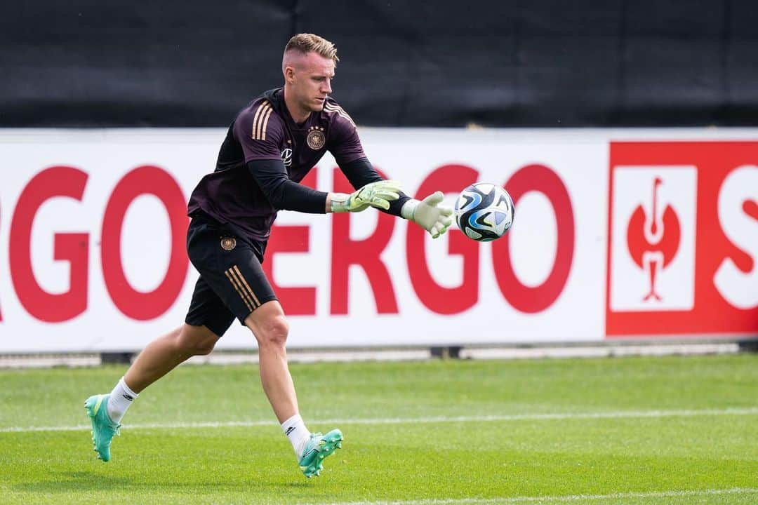 ベルント・レノさんのインスタグラム写真 - (ベルント・レノInstagram)「Back on the pitch after a couple of days off 💪🏽🇩🇪」6月9日 4時55分 - berndleno1