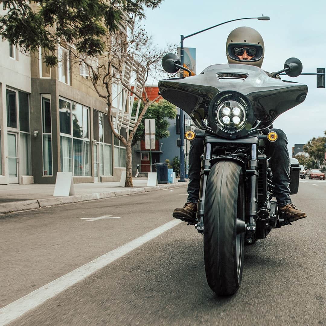 のインスタグラム：「Must be National Best Friends Day. Or in this case, National Bagger Friends Day. 😎 #Rebel1100T #Honda」
