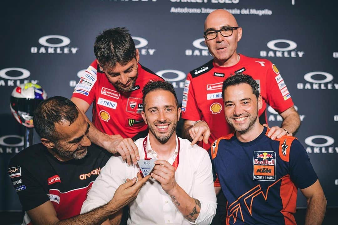 アンドレア・ドヴィツィオーゾさんのインスタグラム写真 - (アンドレア・ドヴィツィオーゾInstagram)「Another legendary day at Mugello Circuit 😜  📸 @calloalbanese」6月9日 5時48分 - andreadovizioso