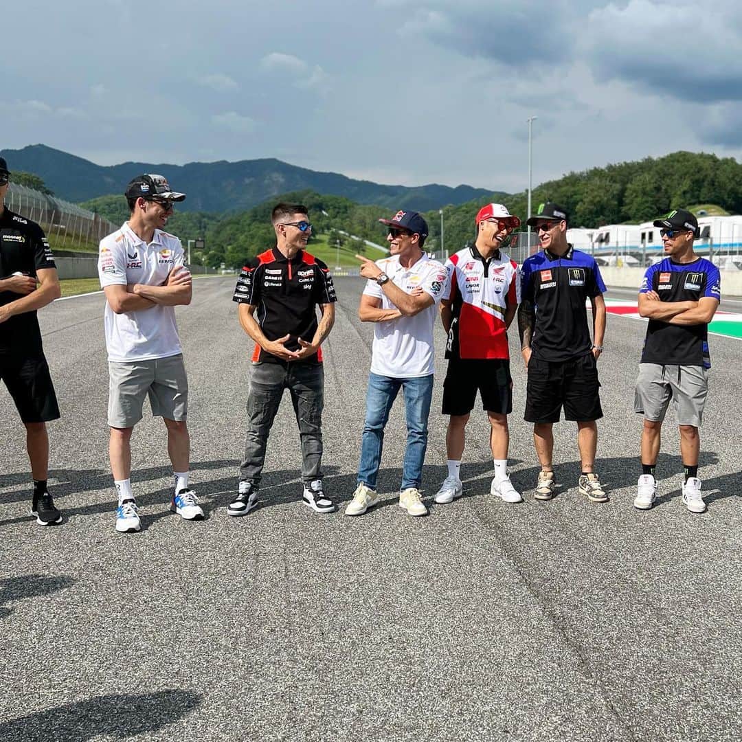 中上貴晶さんのインスタグラム写真 - (中上貴晶Instagram)「イタリアGP、頑張ります😎  All set! Ready for action 😎  #ItalianGP #MotoGP #Oakley #オークリー」6月9日 6時27分 - takanakagami
