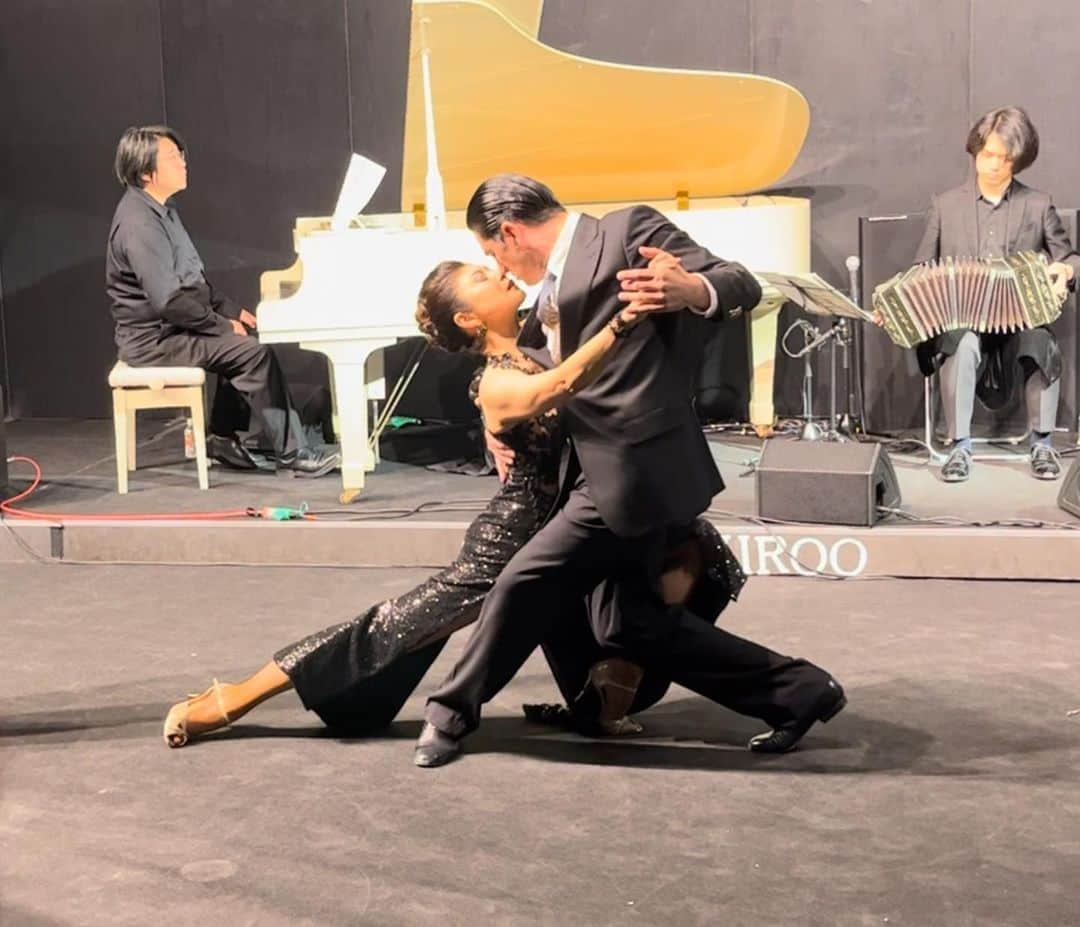 間々田佳子さんのインスタグラム写真 - (間々田佳子Instagram)「TANGO  タンゴは私に 多くの気づきを 与えてくれる  #間々田佳子 #アルゼンチンタンゴ #diegoortega」6月9日 6時35分 - yoshiko.mamada