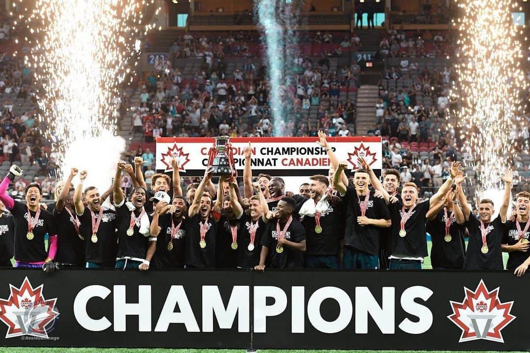 アレッサンドロ・シェプフのインスタグラム：「Canadian Champions 2023 ! 🥳  Proud of the team 👊🏼 @whitecapsfc」