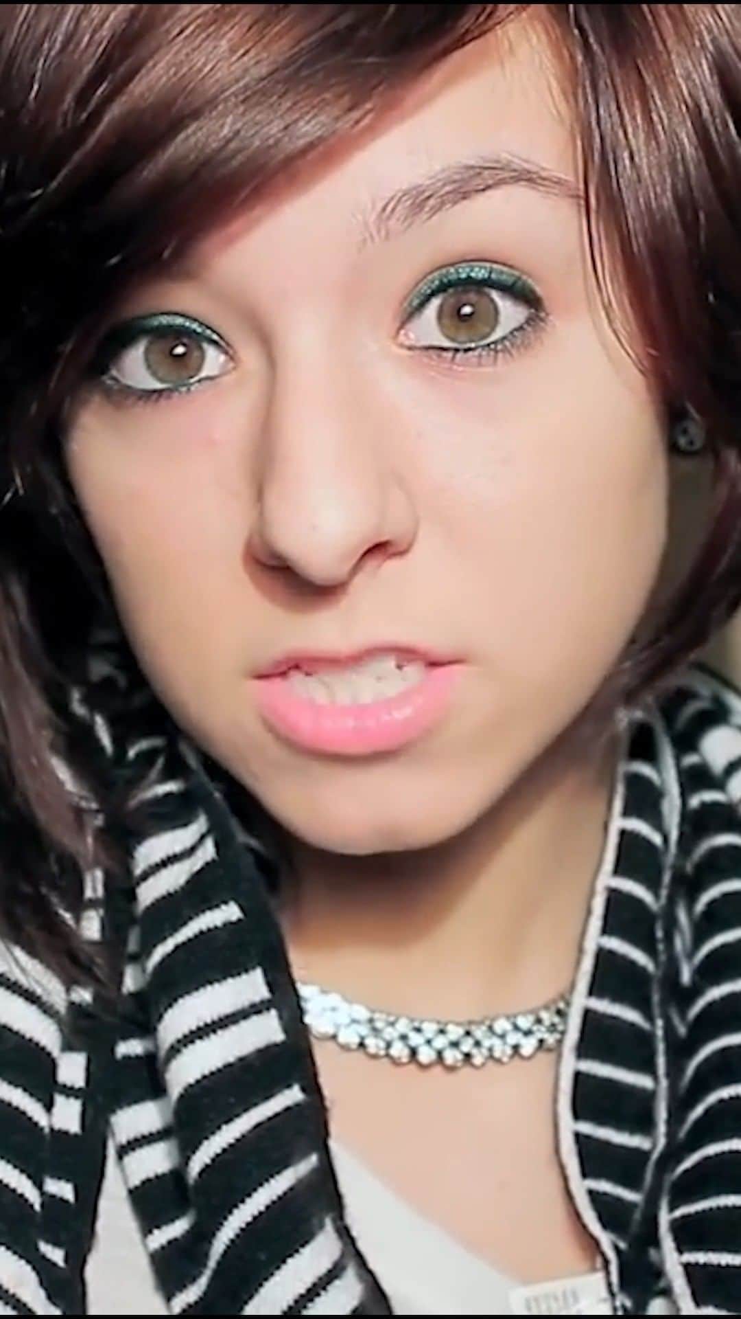 のインスタグラム：「#RememberingChristinaGrimmie and her creativity! Do you remember where you were when this fun cover dropped? 💚」