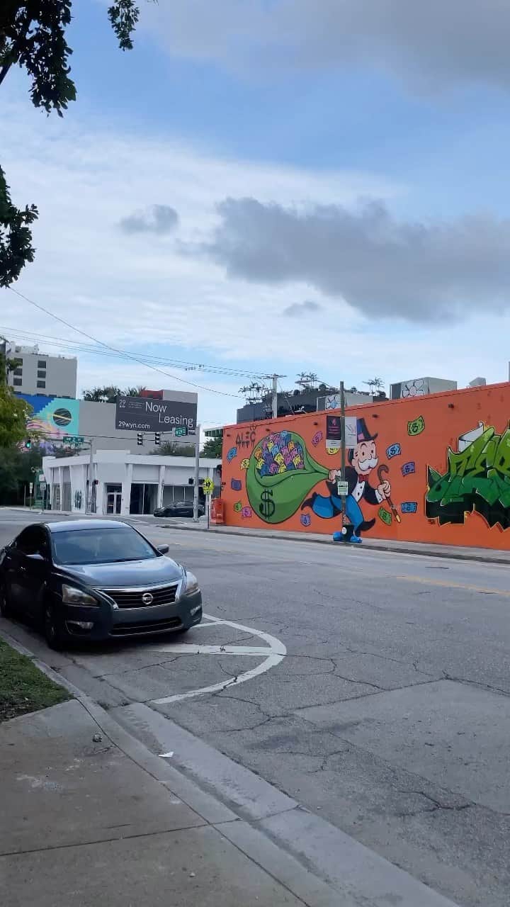 カラーのインスタグラム：「@siyowin is fearless ! SIYOWIN said “hey we are in Florida we should go to Miami for a few days.. I thought hmmmm not a bad idea. I went to sleep woke up and she was painting , she said yeah I’m gonna put some pieces in Miami.. I immediately realized I’d been hoodwinked , I gave her a #bombasticsideeye … and so it begins !  Let me describe what your seeing :  1 the wall is on major street in Wynwood Art district Miami.  2 the Ledge is 12 feet up  3 the ledge is 18.5 inches wide  4 tons of cars and it’s in broad daylight  5 it’s very windy  6 it’s hot as balls  7 fist attempt was her jumping off of the roof of our SUV again FEARLESS  8 building is under construction with workers inside while she pulled this off 9 I said maybe we should find another place she said “no this is it”   So I filmed , this not my best filming because I was worried for her , we decided we need a ladder , so we drove 30 mins to Home Depot and bought one.. yeah it’s like that ….   there is no stopping her once she makes up her mind.  This can be good and bad..🎨 🤦🏻‍♂️ So I just played my roll ground support and look out. 🧐  @siyowin you truly amaze me.. and often confuse me lol . ❤️ You Are The Stars and The Trees , The Sun and The Wind That Which Is known as The Divine In This World.  R O L L A N D B E R R Y  #native #mmiw #streetart #wynwood #love #loveislove #siyowin #rollandberry」
