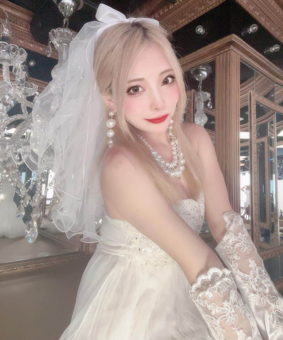 ありえのインスタグラム：「💙💖💙💖💙 : : :  💒👰💍  #バーレスク大阪 #バーレスク東京 #バーレスク大阪ありえ #北新地 #インスタ映え #ホスト  #韓国メイク  #童顔女子  #実物とは異なります   #burlesqueosaka  #burlesquetokyo  #SnowMan」