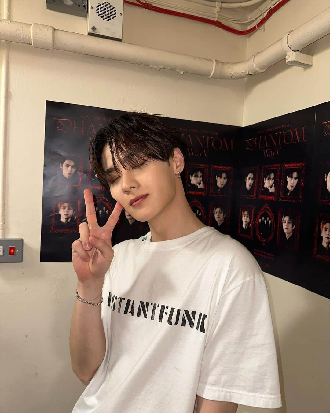 クン（KUN）さんのインスタグラム写真 - (クン（KUN）Instagram)「It's my first time to visit London🇬🇧. It was really good to see our WayZenNi. Hope you all had a good time too!Thanks to London's WayZenNi. Love you so much. 💚」6月9日 7時55分 - kun11xd