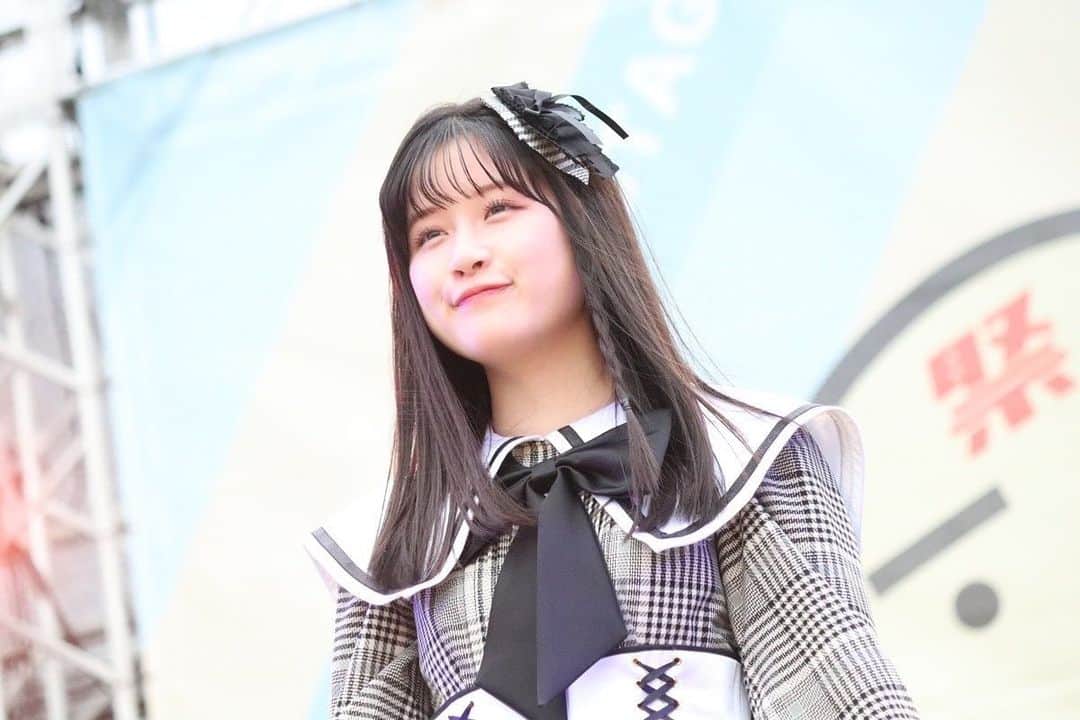 のインスタグラム：「🌈🍒  ついに明日、スパガ13周年ライブです🤍  白いペンラ振ってくれるかな、、  全力で頑張ります  #河村果歩 #nicola #おはスタ #おはガール #かほっち #ニコラ #ニコモ #ニコラ6月号発売中 #SUPERGIRLS #スパガ #アイドル」