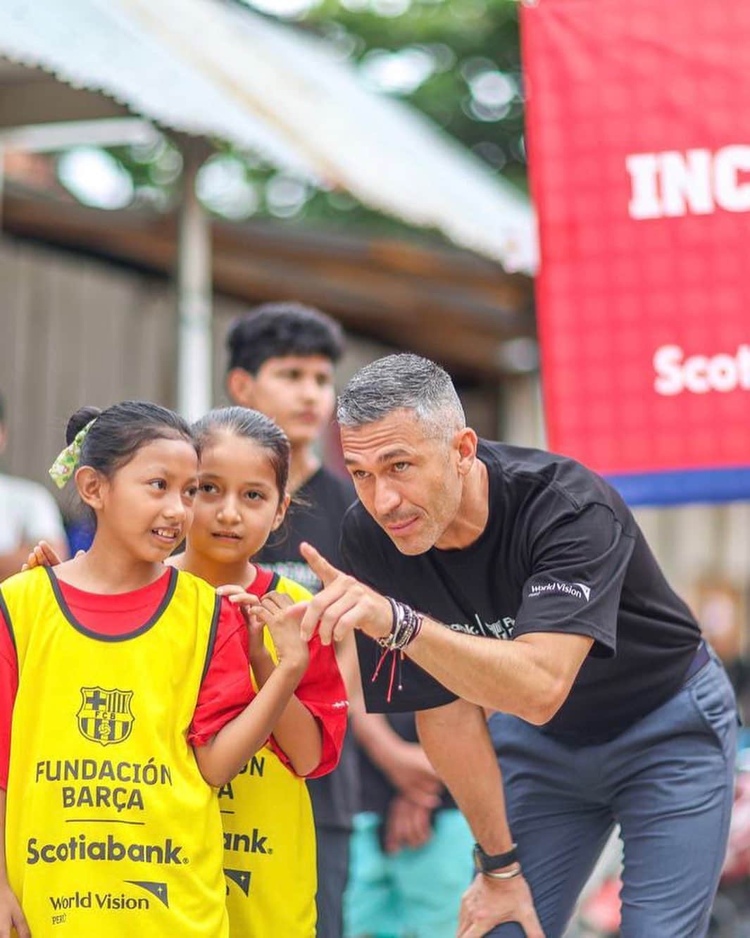 ルイス・ハビエル・ガルシア・サンスのインスタグラム：「Visita con nuestro legend y exjugador @luchogarcia14 en el distrito de Punchana, Loreto en📍Perú.    Implementamos un proyecto conjuntamente con @worldvisionperu y el apoyo de @scotiabankpe donde más de 3.000 niños, niñas y jóvenes en situación de vulnerabilidad reciben ayuda para su inclusión educativa, social y económica en la Amazonia peruana🌿 #NoChildOffSide  Visit with our legend and explayer @luchogarcia14 in the district of Punchana, Loreto in📍Peru.  We are implementing a project in collaboration with @worldvisionperu and the support of @scotiabankpe, where over 3,000 vulnerable children and youth receive assistance for their educational, social, and economic inclusion in the Peruvian Amazon.🌿 #NoChildOffSide」