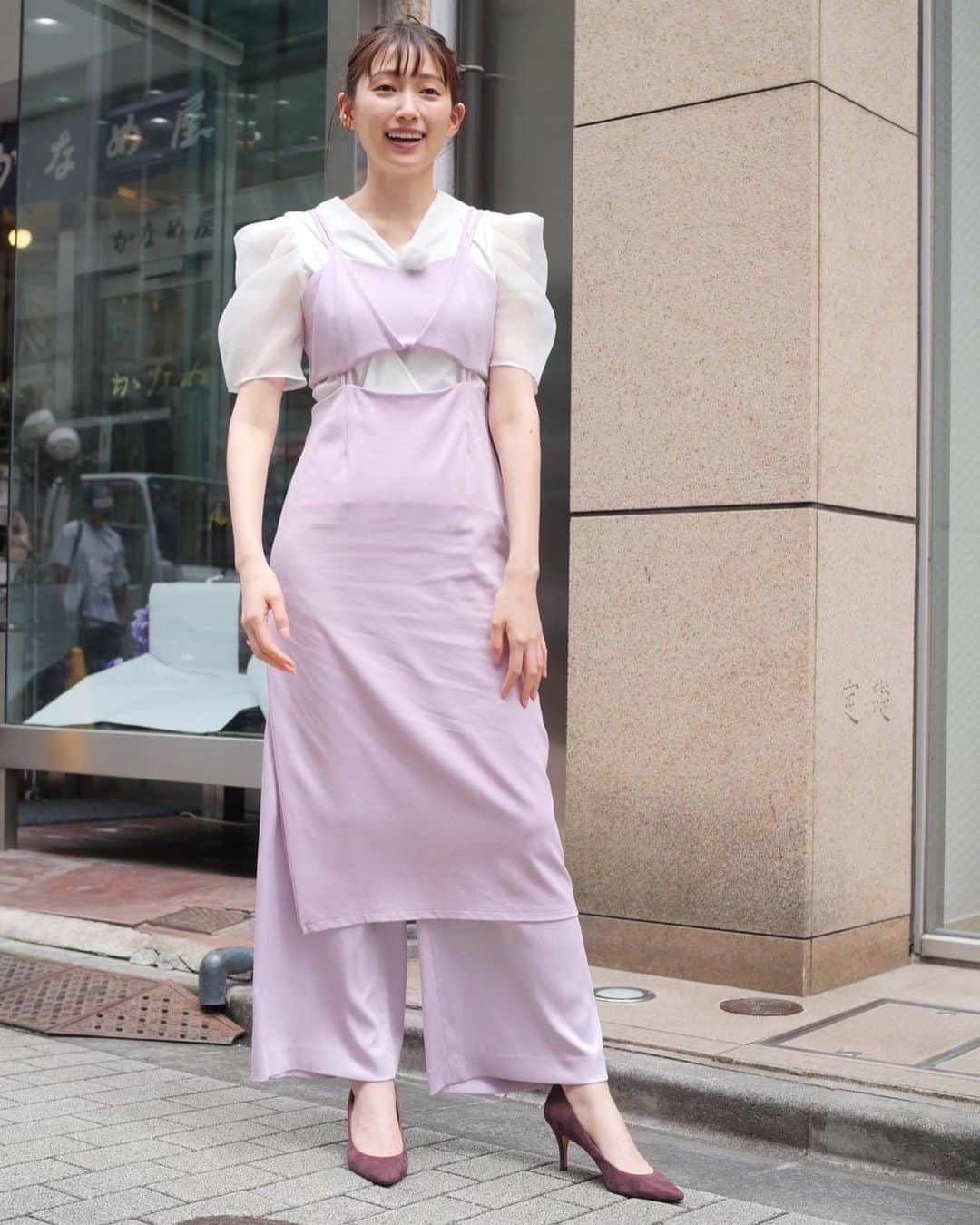 大野いとのインスタグラム：「明日放送の「王様のブランチ」トレンド部に出演します☺️ 藤森慎吾さんとニッチェの江上さん、近藤さんと梅雨にぴったりのスイーツとアイテムを巡ってきました。とても楽しいロケ撮影でした♡ ぜひご覧ください✨  #王様のブランチ #トレンド部  可愛い髪型にしてもらいました👱‍♀️  long tops  @amerivintage ear cuff (small)  @agete_official ear cuff (large)  @mimi33_official rings  @agete_official」