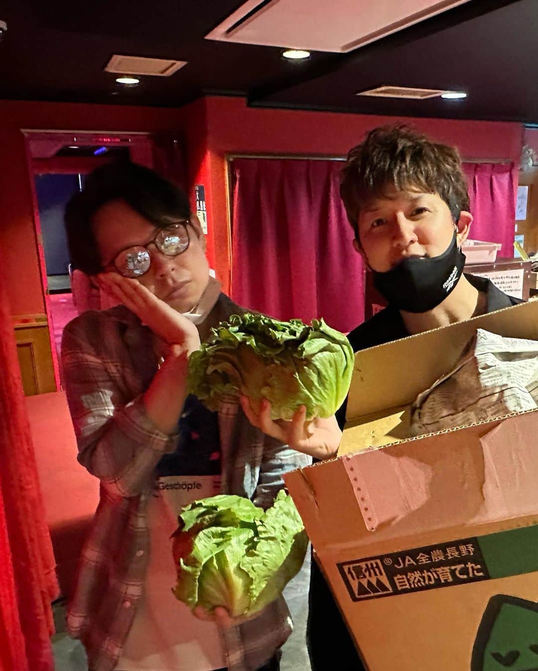むらせさんのインスタグラム写真 - (むらせInstagram)「レタスを大量にもらったー！！感謝でございます🥬家ではレタス炒飯 #レタス #採れたて野菜 #うまーっ😋 #八ヶ岳高原レタス🥬」6月9日 18時53分 - murase_yuichi