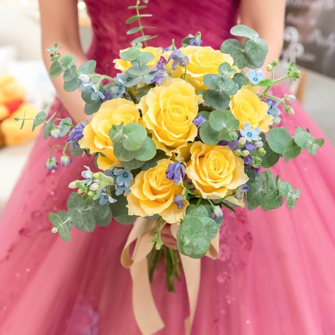 アニヴェルセル みなとみらい横浜 公式さんのインスタグラム写真 - (アニヴェルセル みなとみらい横浜 公式Instagram)「ウェディングブーケ10選💐 ウェディングドレスや、カラードレスのお色味に合わせて、お花のお色味を選ぶのも素敵ですが、ご結婚式の季節に合わせたブーケを持つ方も✨ どんなブーケがいいか是非ご相談下さい☺️  ﾟ･*:.｡. .｡.:*･゜ﾟ･*:.｡. .｡.:*･ﾟ･*:.｡. .｡.:*･゜  横浜 みなとみらいの結婚式場 #アニヴェルセルみなとみらい横浜  📌海や空のように「永遠に続く」という 　意味を持つロイヤルブルーのバージンロード  📌120年の歴史が刻まれた 　壮観なステンドグラスのチャペル  📌好みに合わせて選べる 　7つの貸切披露宴会場  @anniversaire_minatomirai  👆詳細はプロフィールURLの 　公式HPよりご覧いただけます✨  ﾟ･*:.｡. .｡.:*･゜ﾟ･*:.｡. .｡.:*･ﾟ･*:.｡. .｡.:*･゜  #アニヴェルセル #アニヴェルセルみなとみらい #結婚式場見学 #ブライダルフェア #結婚式準備 #式場見学 #花嫁準備 #結婚式準備 #横浜花嫁 #みなとみらい花嫁 #みなとみらいウェディング #みなとみらい婚 #みなとみらい結婚式 #横浜結婚式場 #プレ花嫁準備中 #プレ花嫁準備 #結婚式場 #2023花嫁 #2024花嫁 #ウェディングブーケ#ブーケ#卒花#卒花さん」6月9日 18時00分 - anniversaire_minatomirai