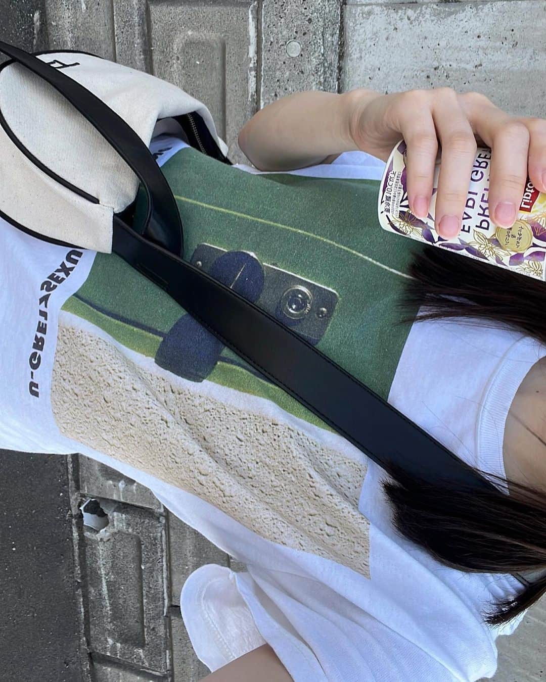 金澤葵さんのインスタグラム写真 - (金澤葵Instagram)「. ☀️🍉🌻 カジュアルなホワイトコーデ  🏷️ Tshirt : @tangtang_design  pants : @murua_official  bag : @adametrope  shoes : @tawntoe_official」6月9日 17時30分 - aoi_kanazawa